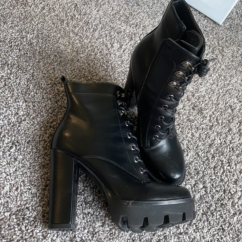 basic lace up zip up heeled boots size 9